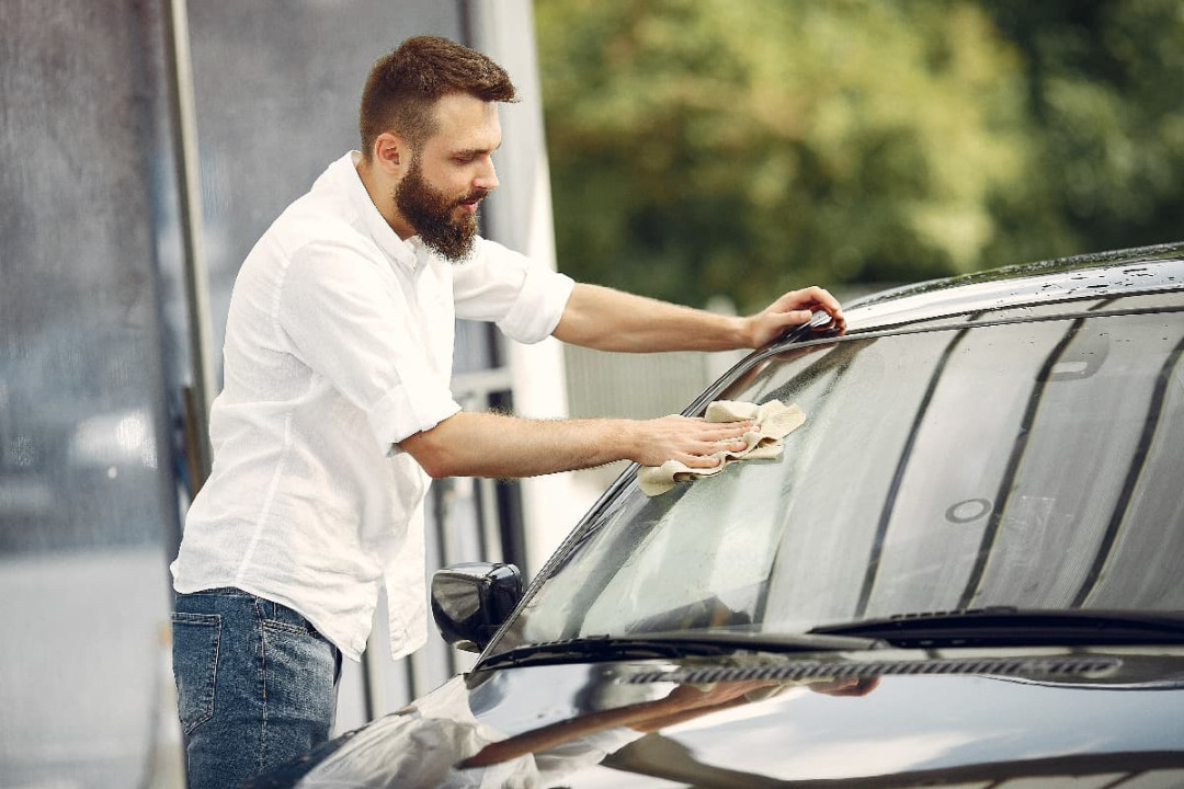 hogyan kell tisztítani az autó ablakait