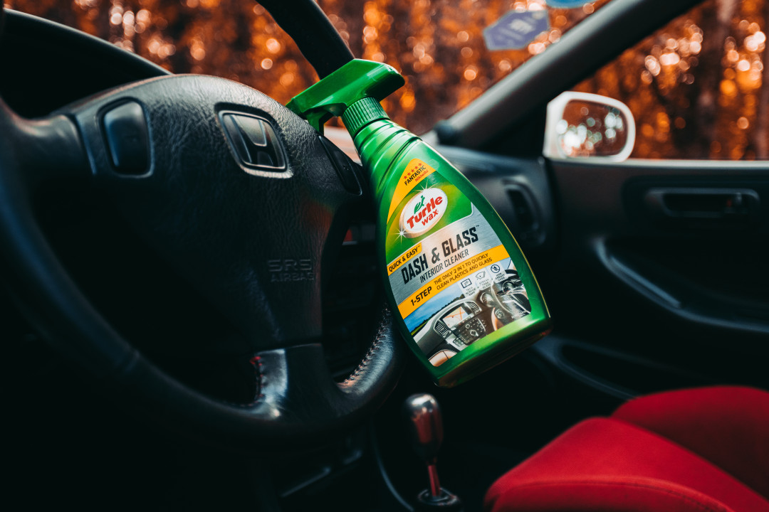 Dash and Glass cleaner