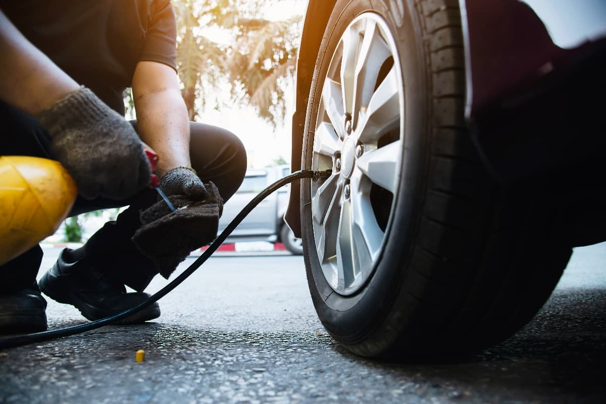 Kontrolujete pravidelne tlak v pneumatikách? Robte to, vaša jazda bude bezpečnejšia a ušetríte | AutoMax Group