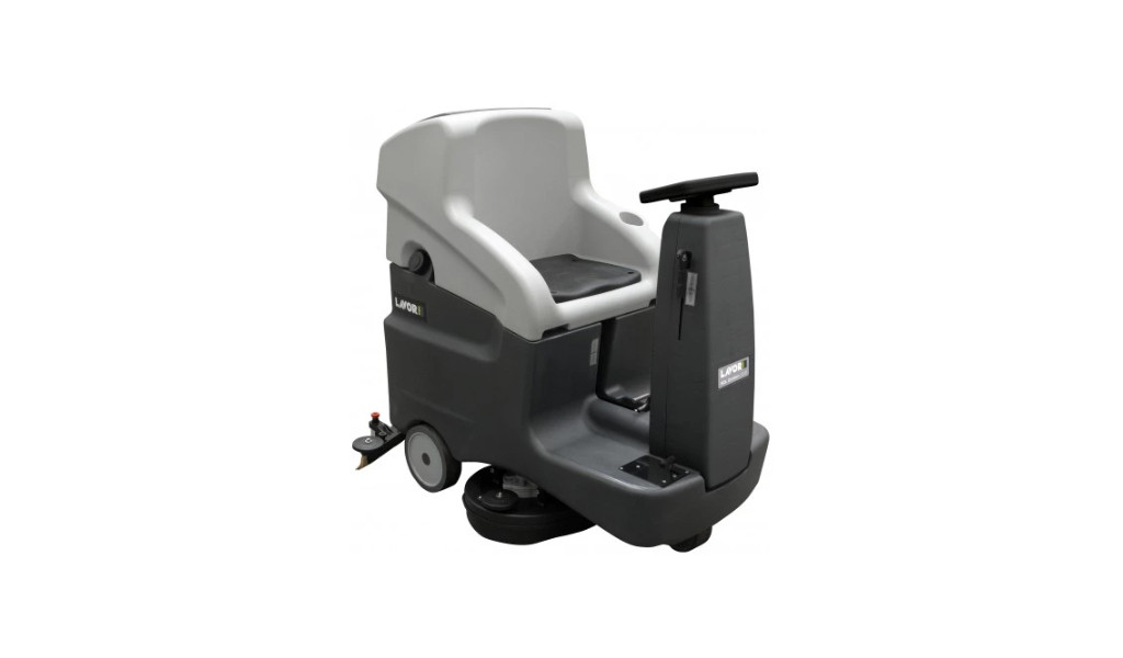 Podlahový mycí stroj – nezbytný pomocník při úklidu hangáru na letišti Strakonice | AutoMax Group