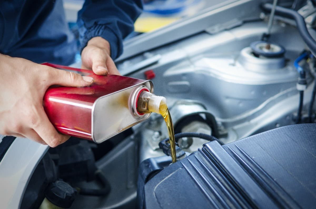 <p>Prevádzkové kvapaliny: aká je ich úloha v živote vášho vozidla?</p>
 | AutoMax Group