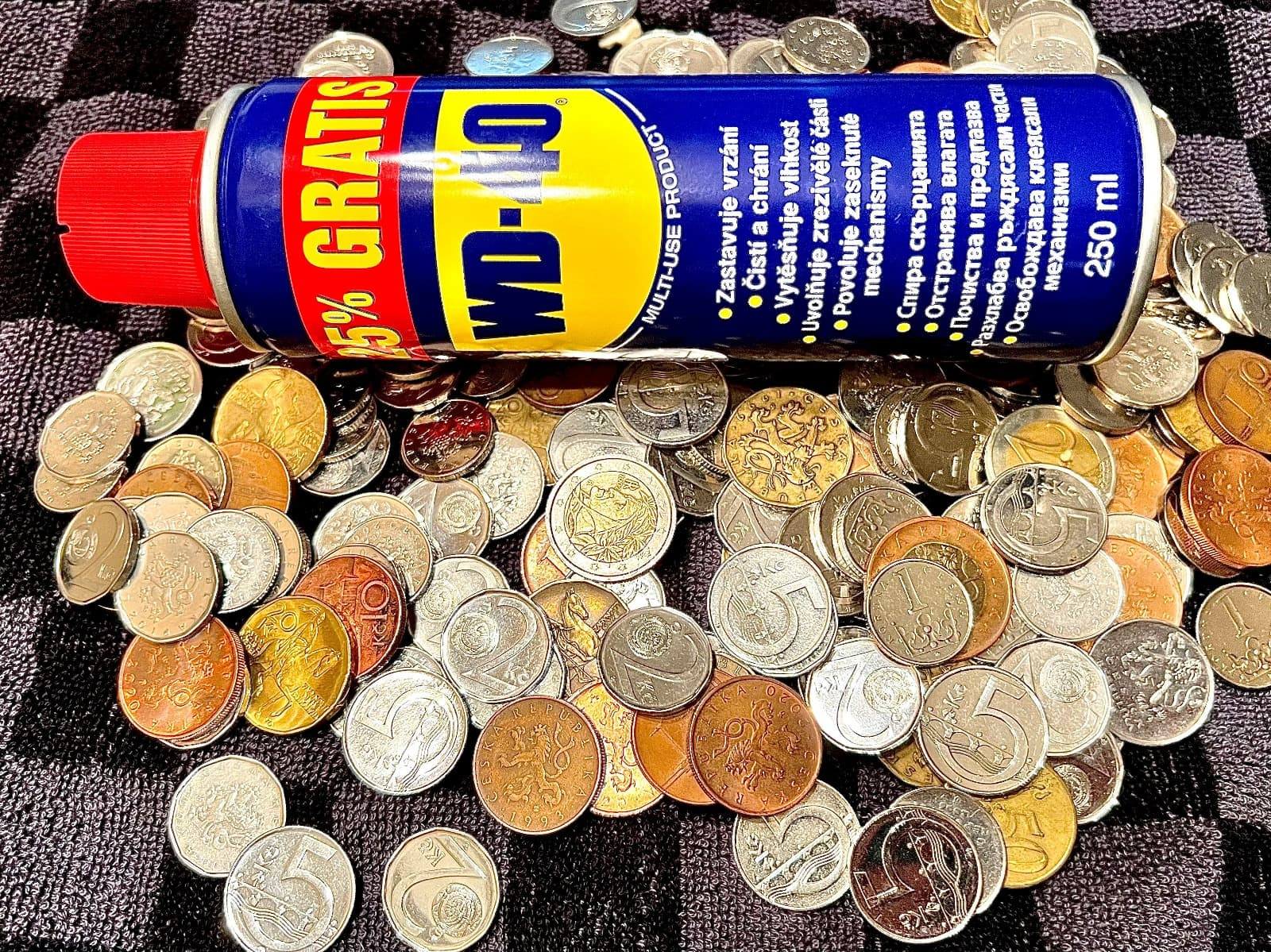 Jak vyčistit mince s pomocí WD-40 | AutoMax Group