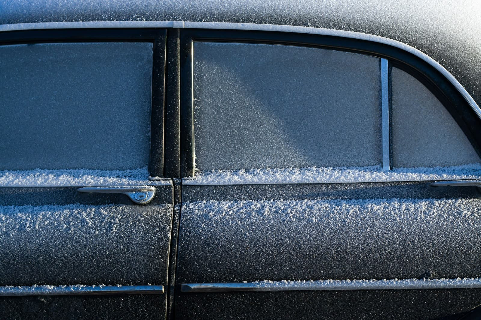 Hogyan válasszuk ki az ablakok és zárak jégtelenítőit? | AutoMax Group